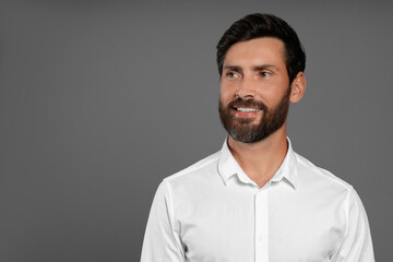 Obraz premium Portrait of handsome bearded man on grey background, space for text