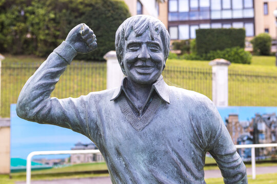 Pedre&ntilde;a (Cantabria), Spain &ndash; June 28, 2022: Close-up of the statue of the late golf player Severiano Ballesteros in his hometown of Pedre&ntilde;a. Severiano Ballesteros was one of the best golf players.