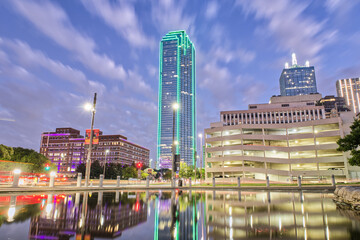 Naklejka premium Dallas Landscape on Cloudy Night