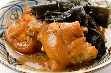 豚足と昆布の煮付け