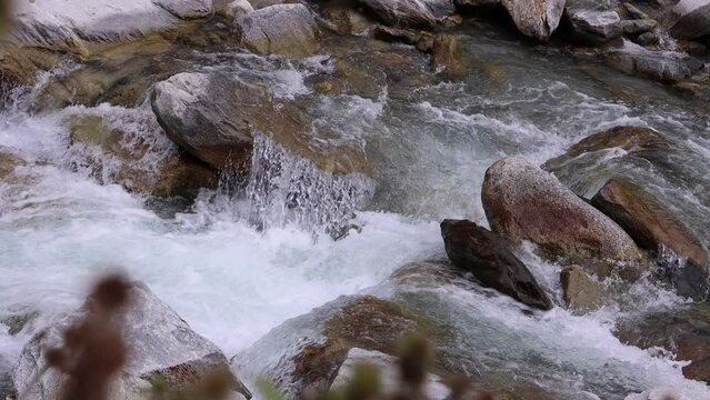 tosendes Wasser des Stillupbach im gleichnamigen Tal, Zillertaler Alpen, Tirol, Oesterreich, Mayrhofen