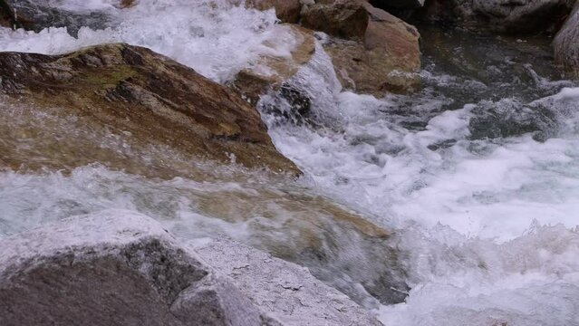 tosendes Wasser des Stillupbach im gleichnamigen Tal, Zillertaler Alpen, Tirol, Oesterreich, Mayrhofen