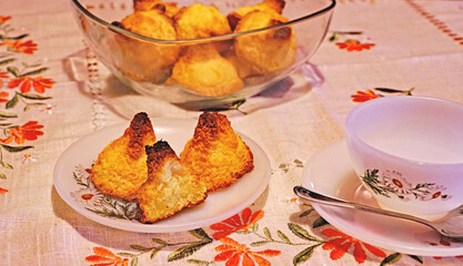 Galletas de coco en bandeja de horno
