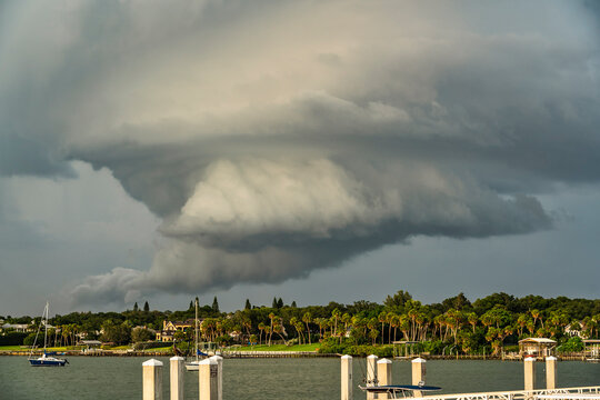 Wallcloud over Clearwater, FL