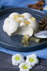 Panna cotta au fenouil comme un nuage et fenouil confit