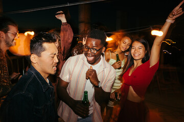 Friends have fun at the outdoor night party. - 530645928
