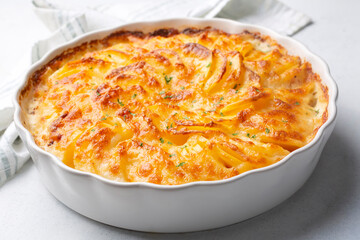Potato gratin - graten (baked potatoes with cream and cheese) . Turkish name; Kremali patates