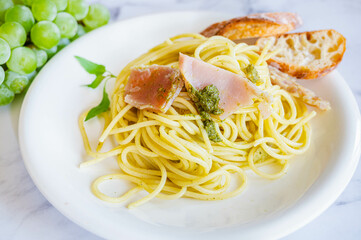 生ハムのバジルソースパスタ