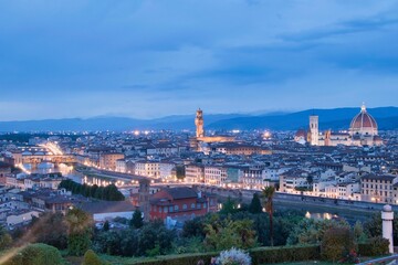 Fototapeta na wymiar Anochece en Florencia