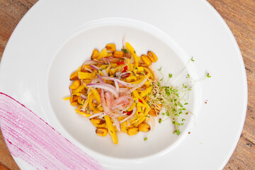 hot and cold entrees such as ceviche, octopus, asparagus, medallions, and tarts
