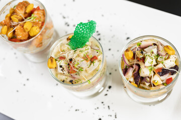 hot and cold entrees such as ceviche, octopus, asparagus, medallions, and tarts
