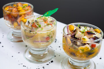 hot and cold entrees such as ceviche, octopus, asparagus, medallions, and tarts
