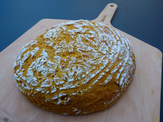 Ein frischer Laib Brot