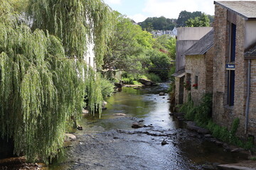 Fototapeta na wymiar La rivière l'Aven, village de Pont-Aven, département du Finistere, Bretagne, France