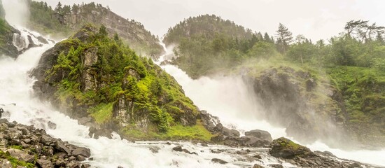 Panorama d'une cascade Latefossen Waterfall en Norvège