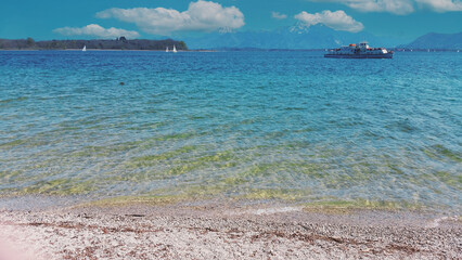 Naklejka premium Cristal clean water In Ocean, sandy beach, Island