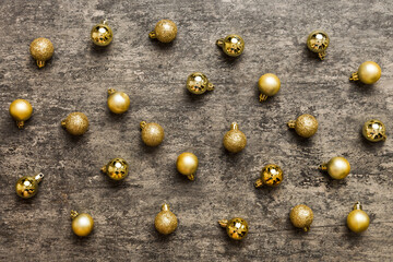 Christmas composition. a pattern of christmas balls on colored background. Flat lay, top view New year decor