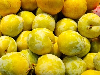 apples at the market