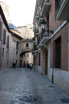 Arch on Barchilla Street Plaza de la Reina Window Building Sky Infrastructure