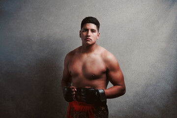 Fototapeta na wymiar portrait of young latin fighter shirtless with fight gloves