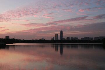 Naklejka premium sunset over the lake
