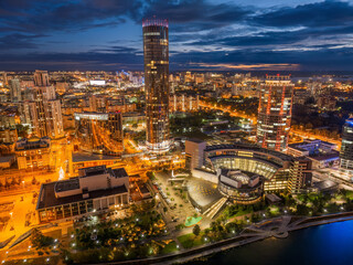 Obraz premium Yekaterinburg city and pond aerial panoramic view at summer or early autumn night. Night city in the early autumn or summer.