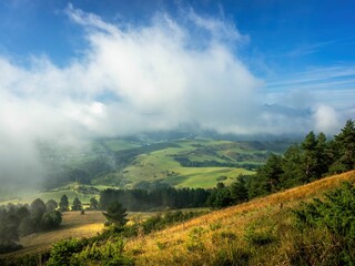 Zielone pola i łąki pod Tatrami widziane z Wysokiego Wierchu w Pieninach - średni format fujifilm gfx sII © Michal45