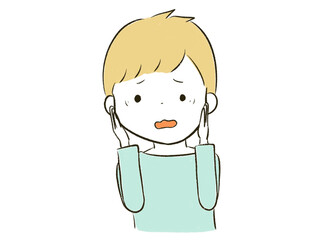 耳を抑えて怖がる子ども(男の子)