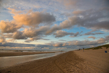 Sonnenuntergang in Bergen aan Zee in Nordholland