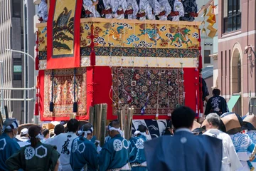 Fotobehang  京都　祇園祭（後祭）の山鉾巡行　鷹山　 © Route16