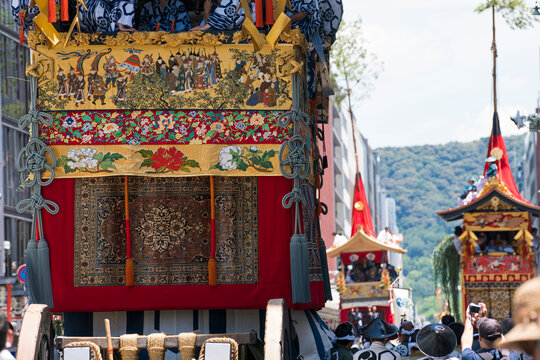 京都　祇園祭（後祭）の山鉾巡行　北観音山