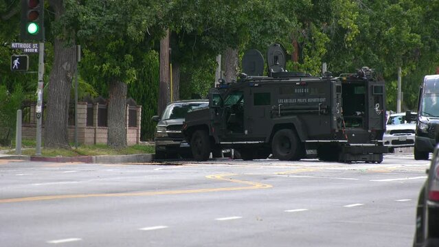 SWAT team surrounds neighborhood house 