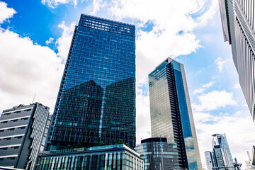 Obraz premium 愛知 名古屋市のオフィスビルと空