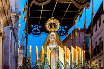 Cofradía de Nuestra Señora del Amparo de Toledo con los pasos de Virgen del Amparo, Oración en...