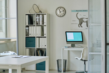 Horizontal image of modern empty vet office - obrazy, fototapety, plakaty