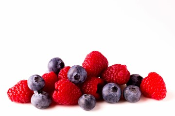Closeup shot of berries against white background © Riccardo Livorni/Wirestock Creators