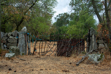 country gate
puerta rural
porte du pays
4