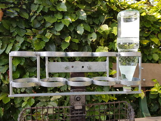 Flaschenhalter-System für Picknick und Pfand