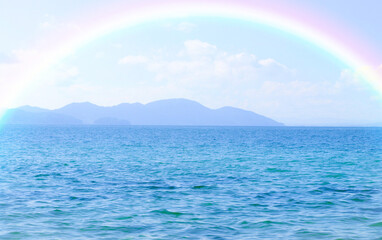 滋賀県の琵琶湖にかかる虹の風景