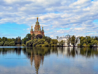 Fototapeta na wymiar Peter and Paul Cathedral at Peterhof. St. Petersburg, Russia.