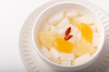 杏仁豆腐　(みかん・パイン入り)