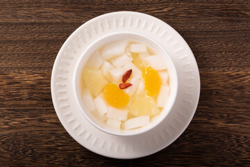 杏仁豆腐　(みかん・パイン入り)