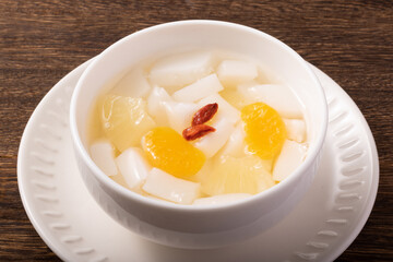 杏仁豆腐　(みかん・パイン入り)