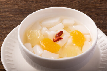 杏仁豆腐　(みかん・パイン入り)