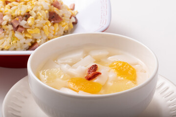 杏仁豆腐　(みかん・パイン入り)