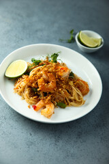 Stir fry noodles with shrimps