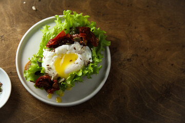 Poached egg on toast with sun dried tomatoes