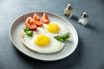 Roasted eggs with tomatoes and basil