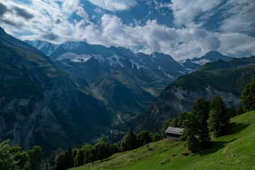 Fototapeta na wymiar Summer day in the Swiss alps, mountain landscape, Lauterbrunnen