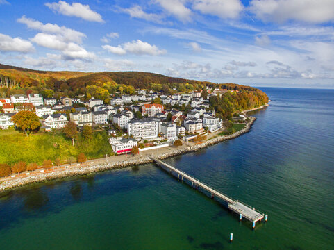 Hafenstadt Sassnitz auf der Insel R&uuml;gen Mecklenburg-Vorpommern Ostseek&uuml;ste Luftaufnahme